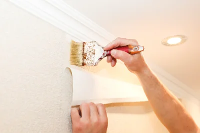 Pose de papier peint à Hôpital-Camfrout — revêtements muraux et toiles de verre